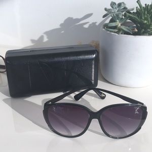 DVF black rounded cat eye sunglasses